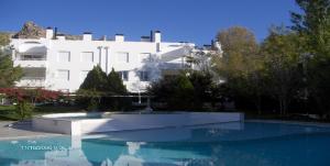 View of Edificio Acron and pool