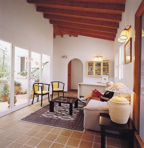 ENTRANCE AREA