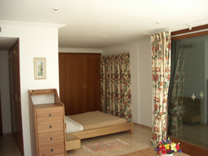 Main Bedroom with Lounge area & en suite shower room