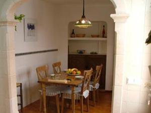 Comfortable and fully equipped kitchen and dining space