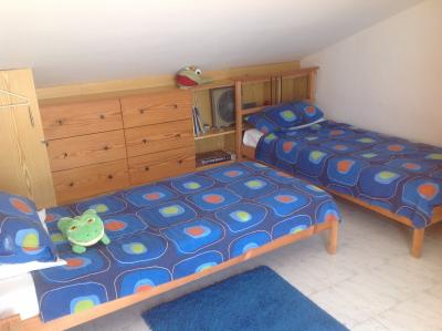 twin bedroom