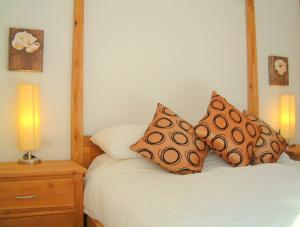 The Gold Room, 4 poster elegance, fine cotton linens