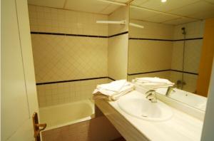 Complete bathroom