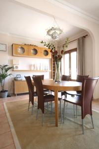 Lounge Dining Area