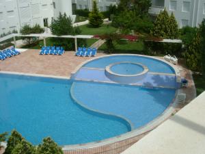 Pool view/ Apartment with open door