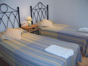 Twin bedroom with own seperate bathroom